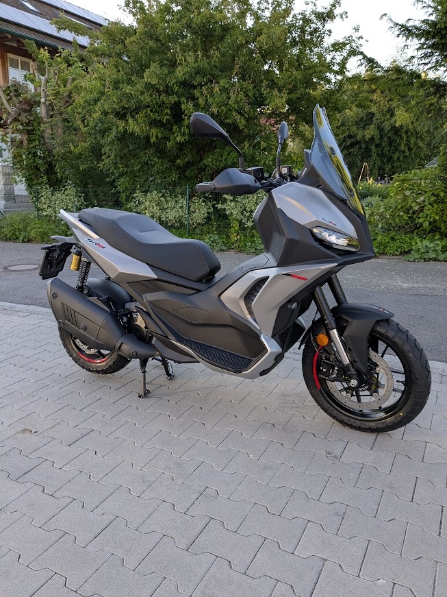 Aprilia SR GT 400