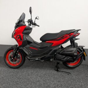 Alternative view of Aprilia SR GT 125 Sport