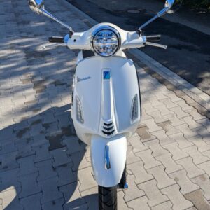 Alternative view of Vespa Primavera 125