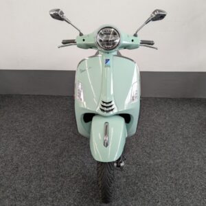 Alternative view of Vespa GTS 125