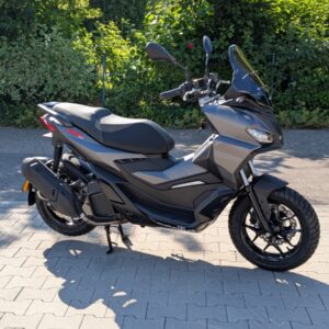 Alternative view of Aprilia SR GT 125