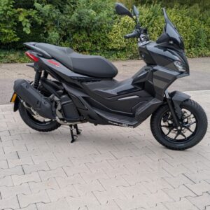 Alternative view of Aprilia SR GT 125