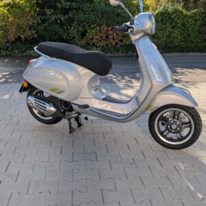 Alternative view of Vespa Primavera Tech 50